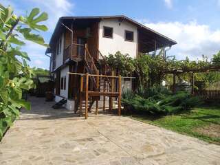 Гостевой дом Lozyata Guest House Обзор-0